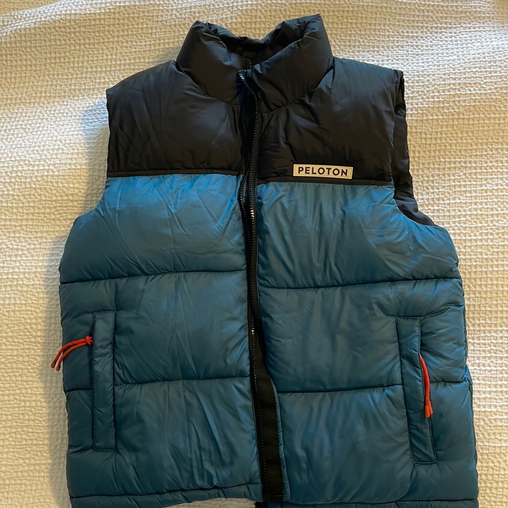 Peloton Puffer Vest Blue